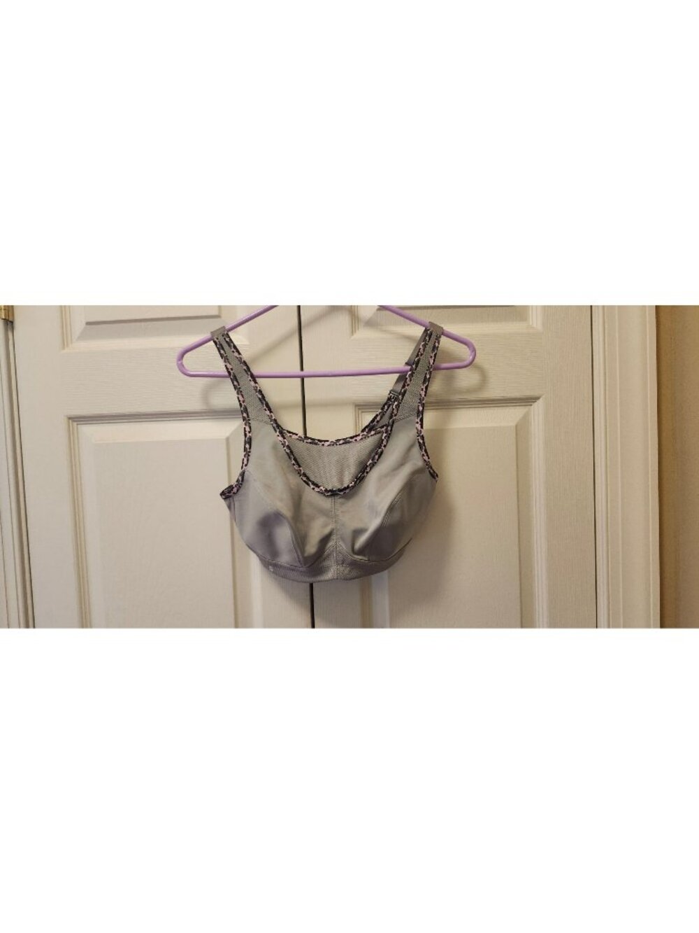 Glamorise Sport Gray Pink Leopard No Bounce Wireless Sport Bra Size 36C 1066